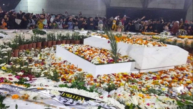 মায়ের রাষ্ট্রীয় শোক শেষে আবেগঘন বার্তা তারেক রহমানের, ফেসবুকে জানালেন কৃতজ্ঞতা